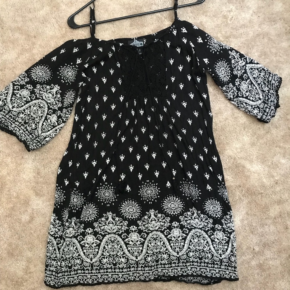 Cold shoulder, mid-thigh length dress